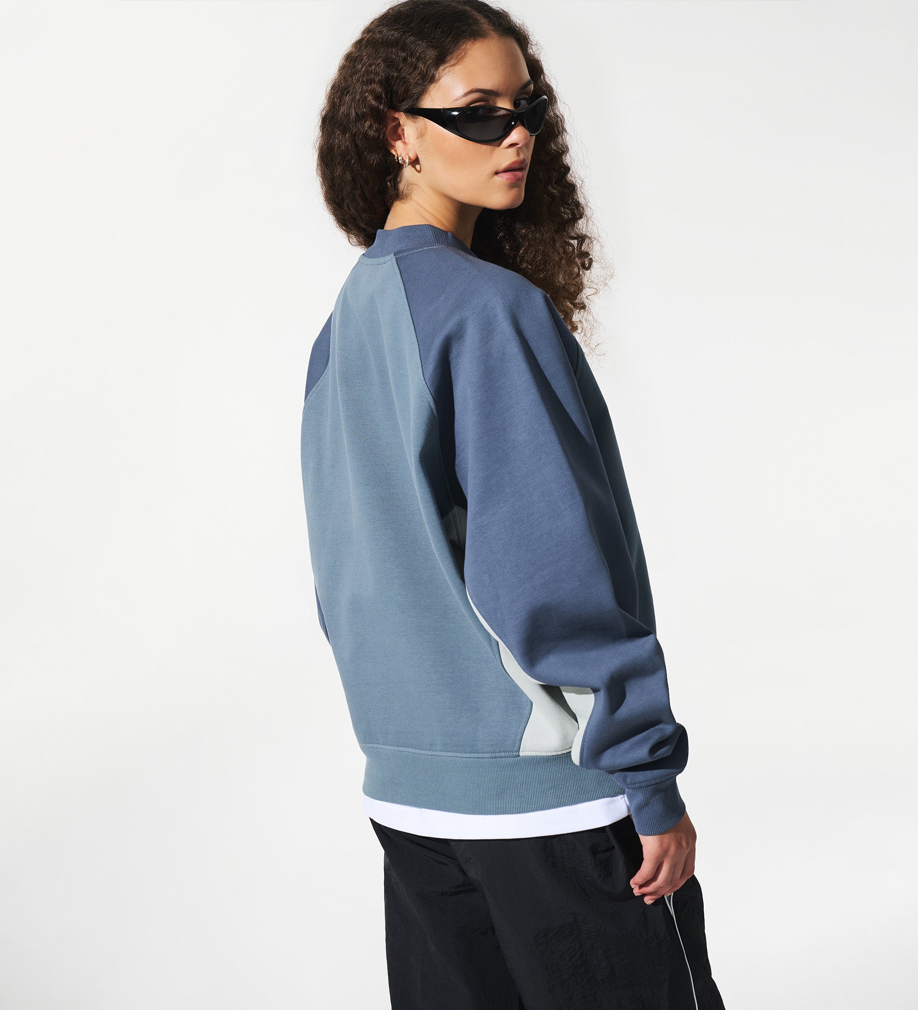 今季 ARTS&amp;SCIENCE / Side panel big sweater ARTS&SCIENCE - 今季 ARTS&SCIENCE / Side panel big sweaterの通販 by